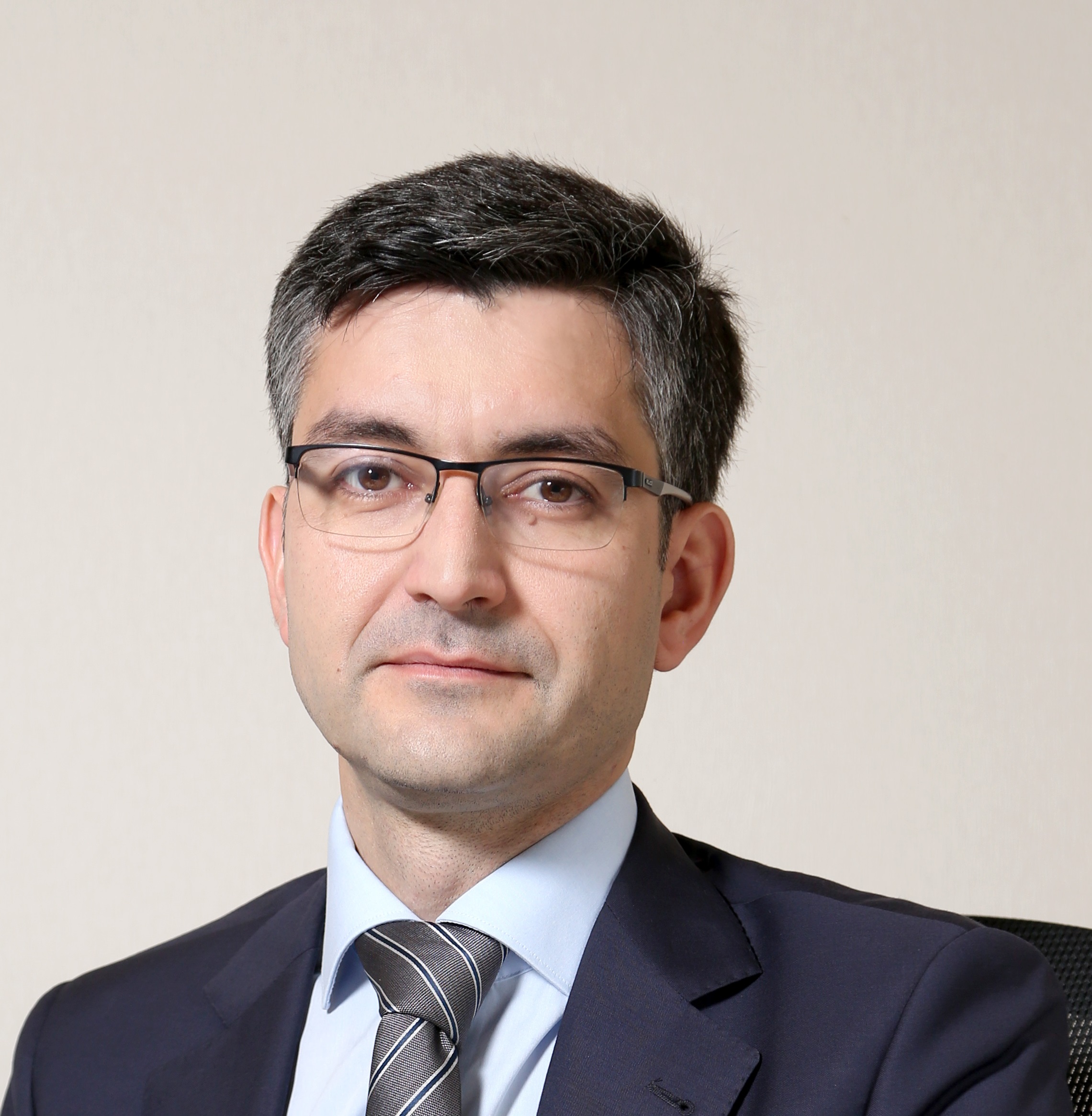 Academic Supervisor of the New Economic School, Full Professor (visiting) Ruben Enikolopov